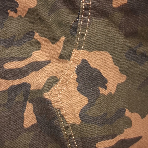 L&B Camo Print Mini Skirt Size 14 NWT - Picture 6 of 6